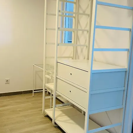 Minimalist La Pecera