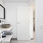 Minimalist La Pecera Apartment *