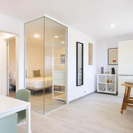 Minimalist La Pecera