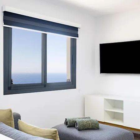 Minimalist La Pecera Apartment *